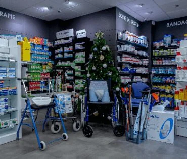Rayon de matériel médical : déambulateurs, fauteuil roulant, béquilles